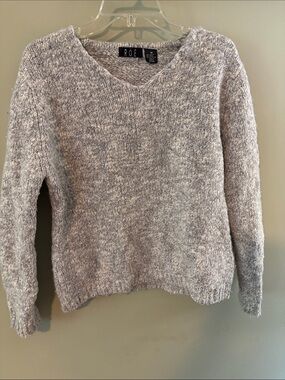 ROE Heather Gray V-Neck Knit Sweater